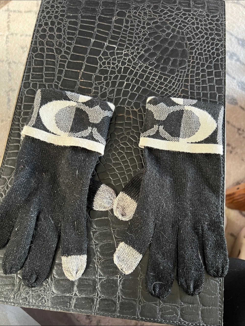 Coach sparkle knit gloves